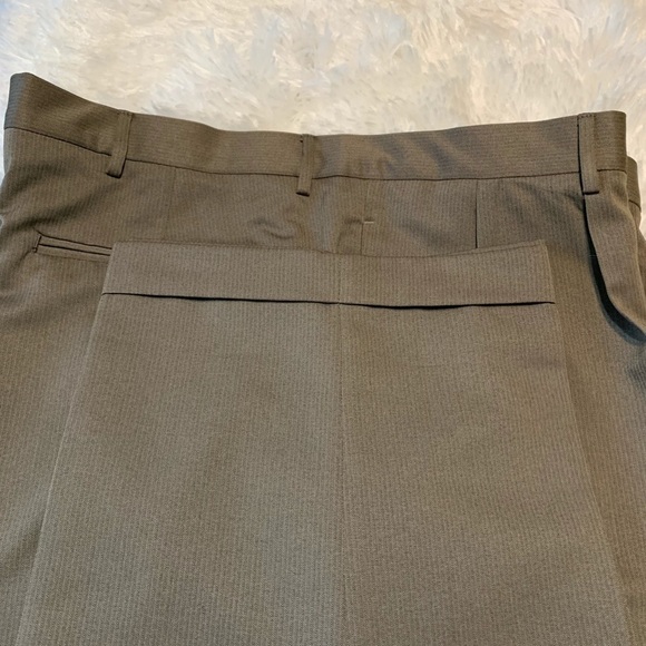 Breakwater 46x32 Pleated/Cuffed Dress Pants - Picture 3 of 5